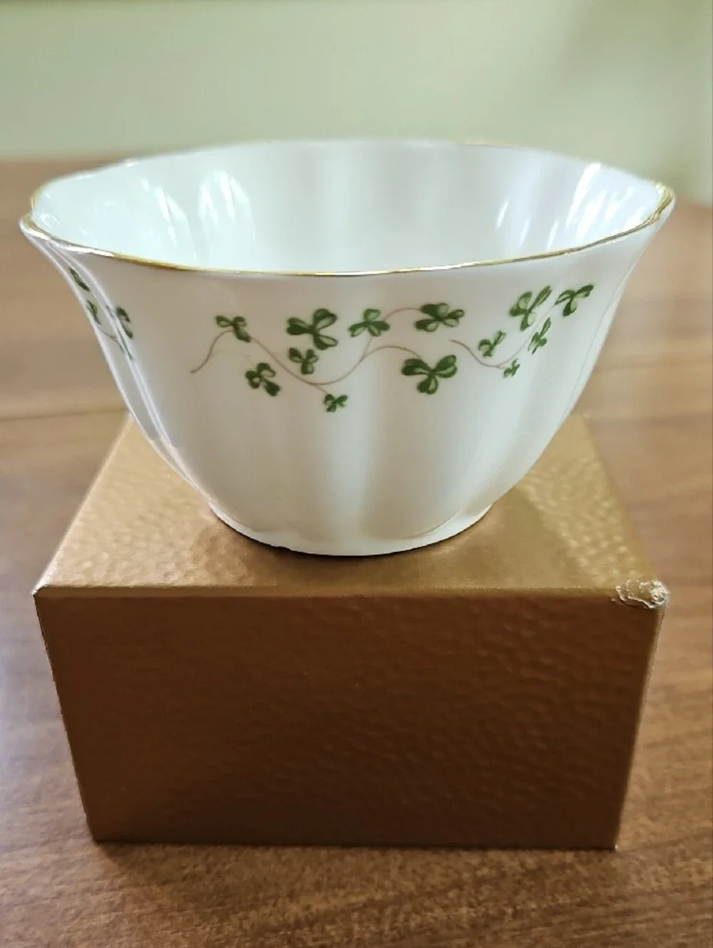 ROYAL TARA Fine Bone China Shamrock Creamer & Open Sugar Bowl